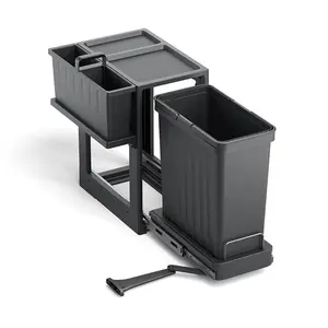 פח אשפה נשלף עם ארגונית נשלפת 26L, נפתח עם הדלת